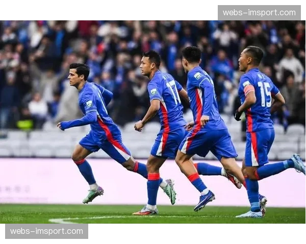 浙江队2-2战平上海申花,比赛尾声连入两球惊险扳平